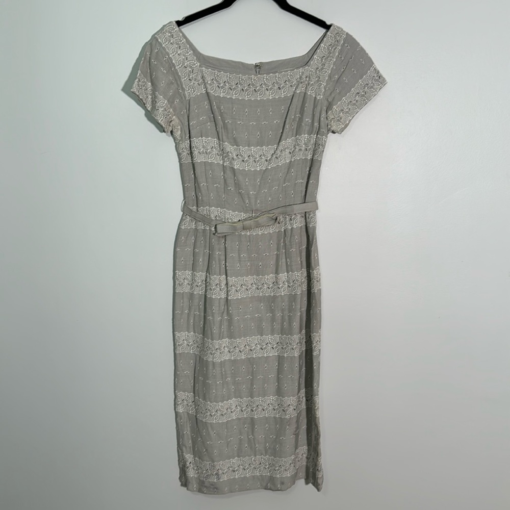 vintage 50s dress with lace detail